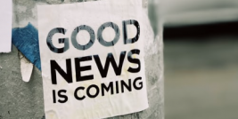 Aufkleber „Good news is coming“