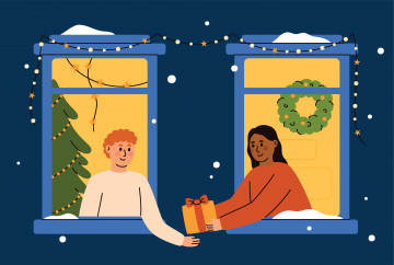 Eine Frau überreicht ein Geschenk